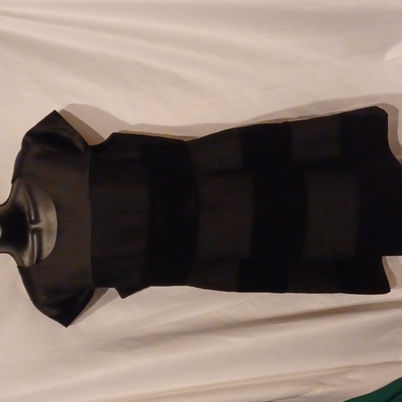 The limited Size 12 black A line dress w/ cap sleeve - Picture 1 of 9
